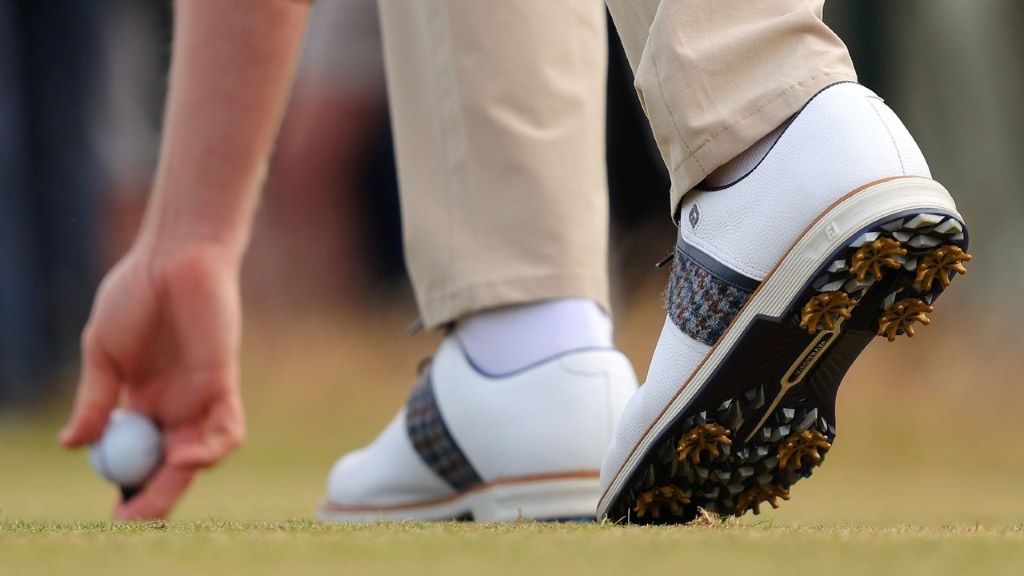 What to Look for When Buying Golf Shoes: A Complete Guide